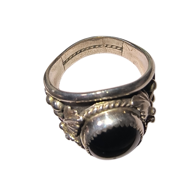 Native American Signed Black Onyx And Sterling Silver Heavy Wide Band Ring - Picture 9 of 11